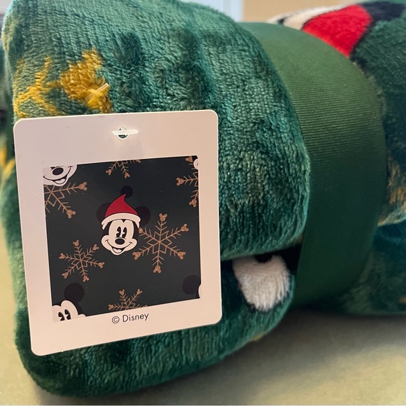 NWT | Disney Christmas Mickey Throw Blanket - Picture 3 of 4
